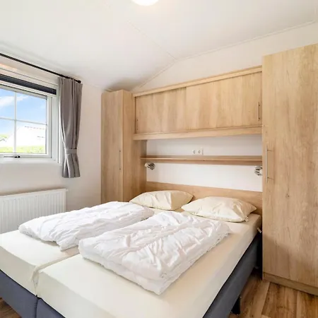 Luttikduin Nr 17 - Aan Zee