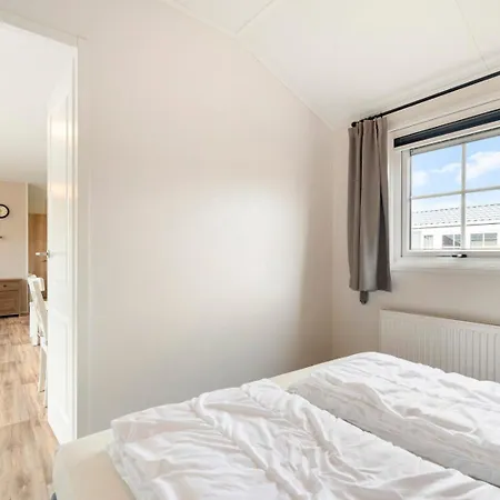 Luttikduin Nr 17 - Aan Zee